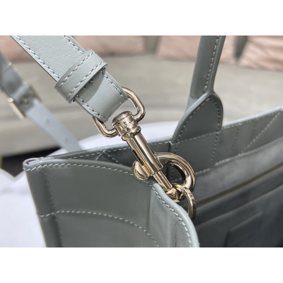 Tote book
