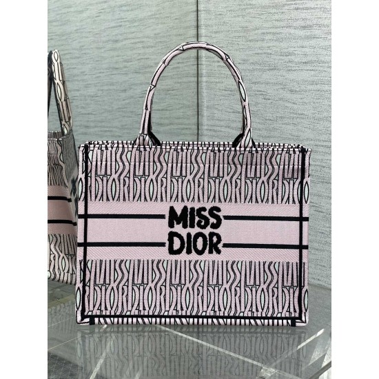 Tote book