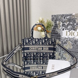 Tote book