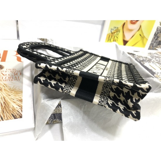 Tote book