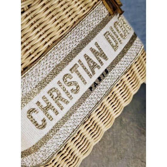 Tote book
