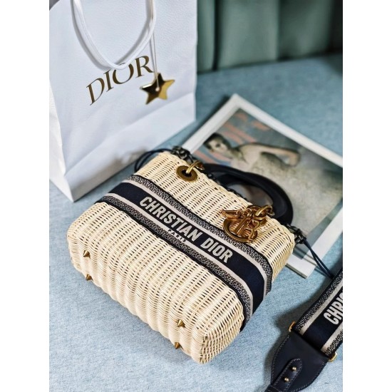 Tote book