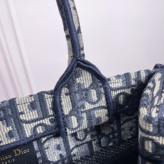 Tote book