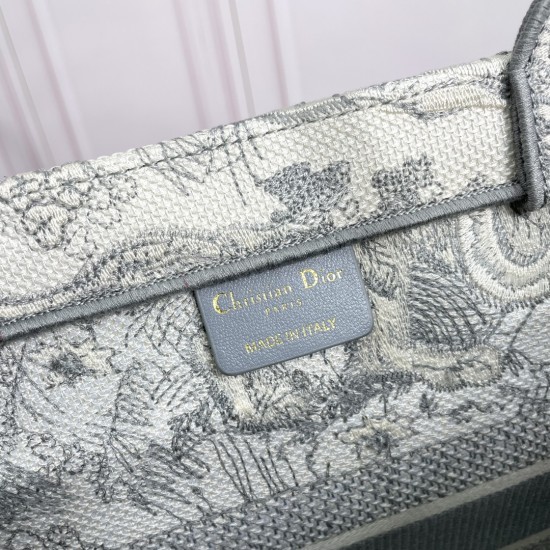 Tote book