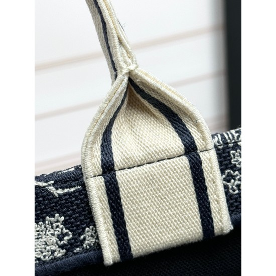 Tote book