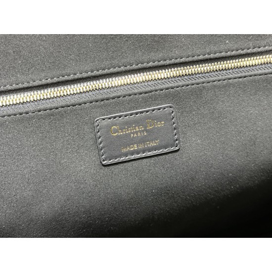 Tote book