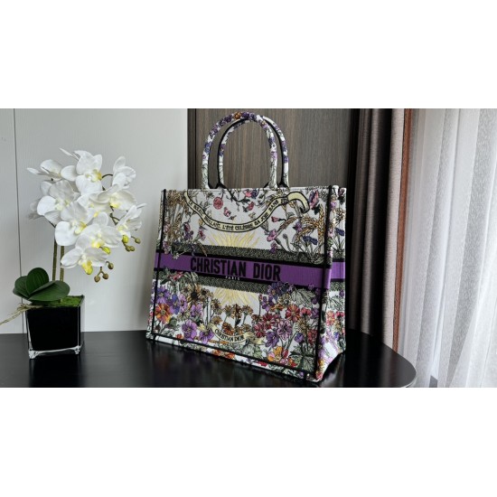 Tote book Tote book
