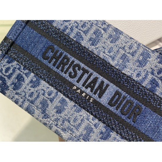 Tote book Tote book