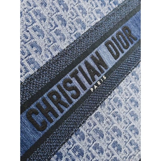 Tote book Tote book