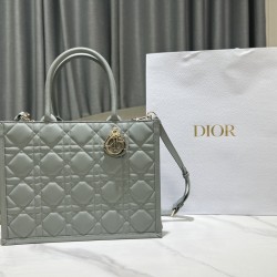 Tote book