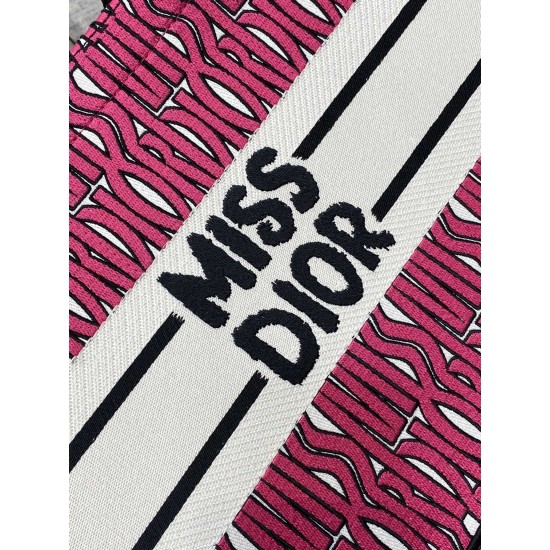 Tote book