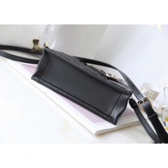 Tote book