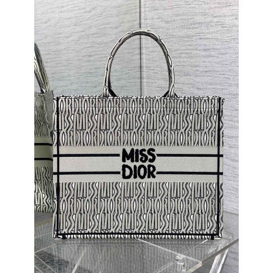 Tote book
