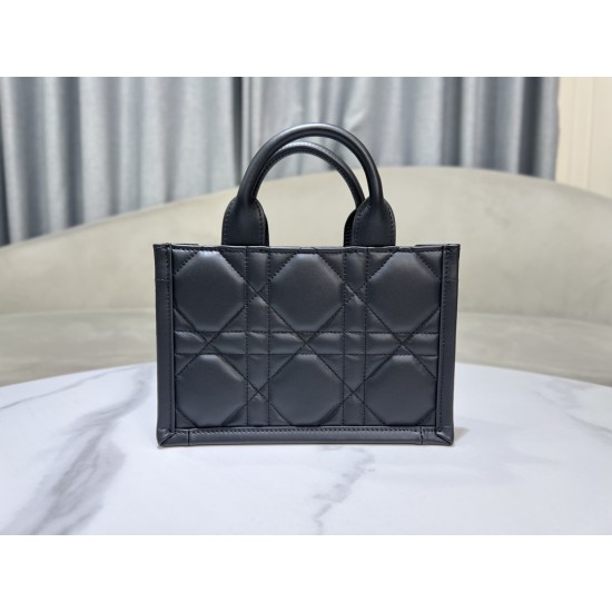 Tote book