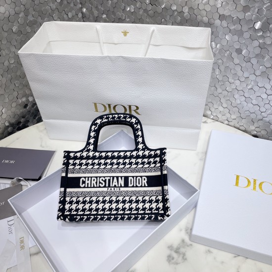 Tote book