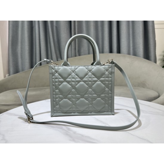 Tote book