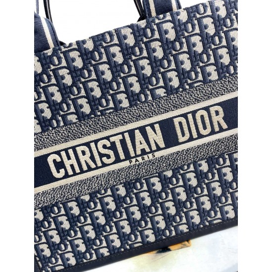 Tote book