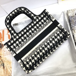 Tote book