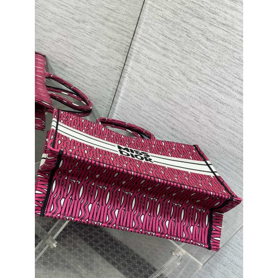 Tote book