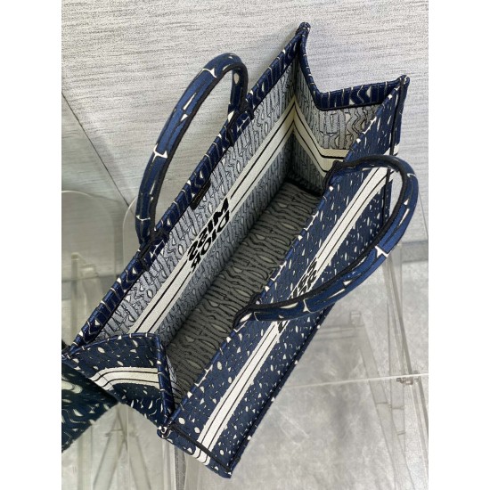 Tote book