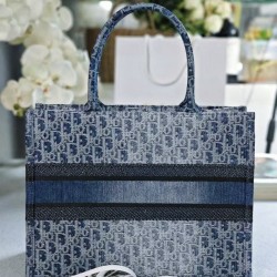 Tote book