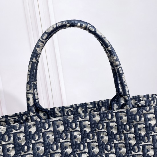 Tote book