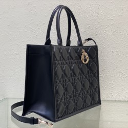 Tote book