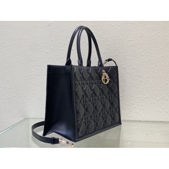 Tote book