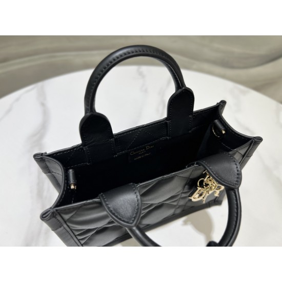 Tote book