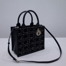 Tote book