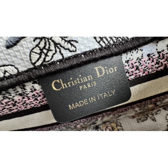 Tote book