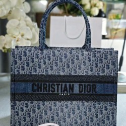 Tote book