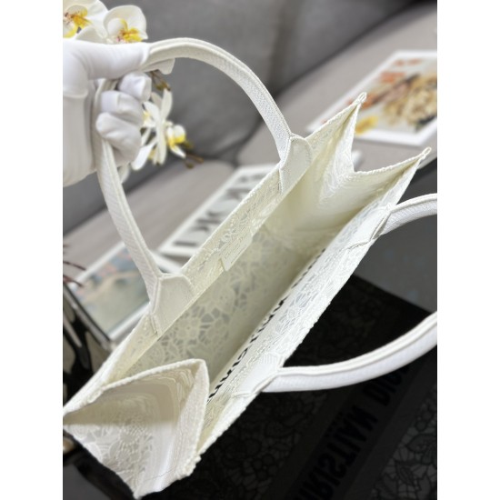 Tote book