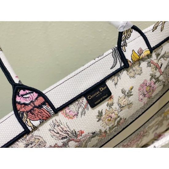 Tote book