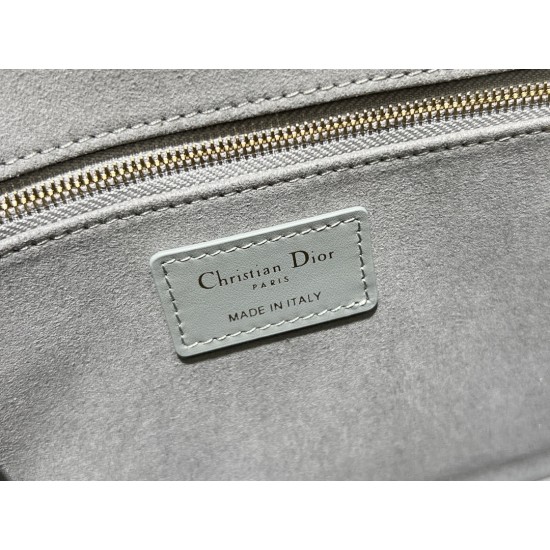 Tote book