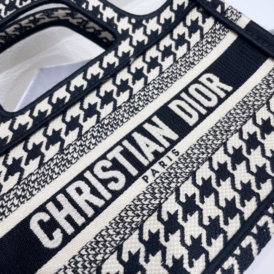 Tote book