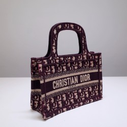 Tote book
