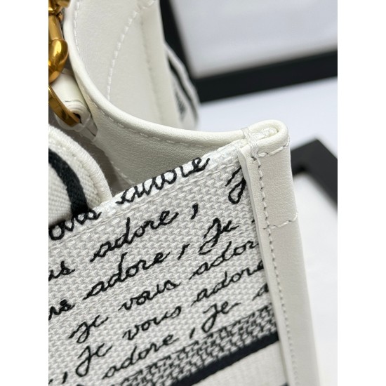 Tote book