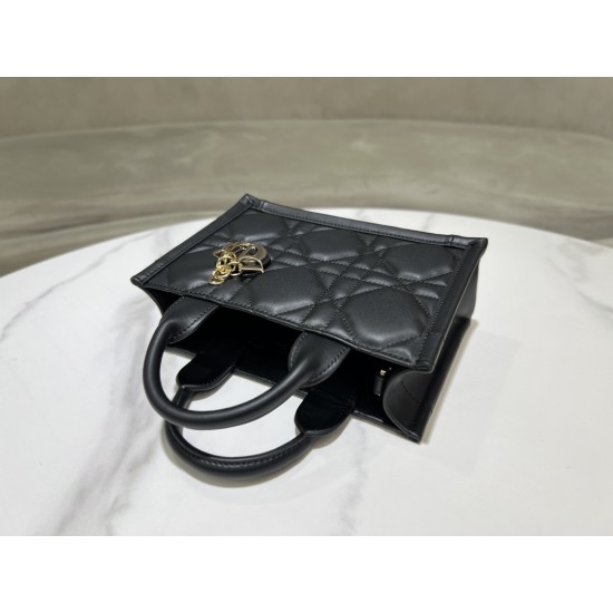 Tote book
