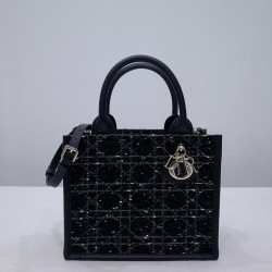 Tote book