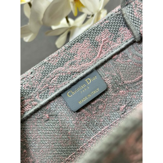 Tote book