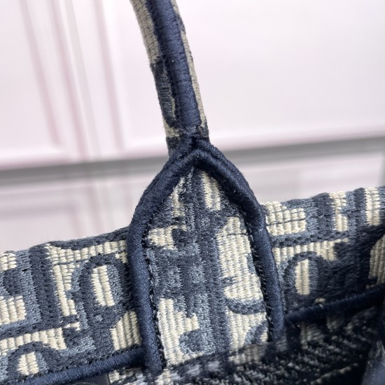 Tote book