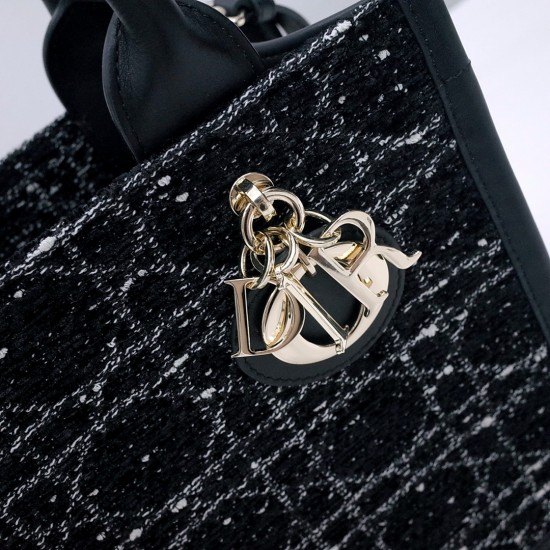 Tote book