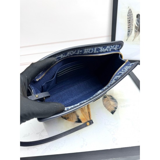 Tote book