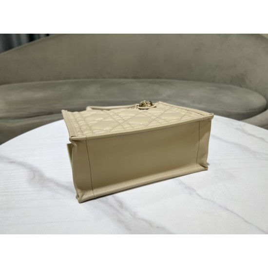 Tote book