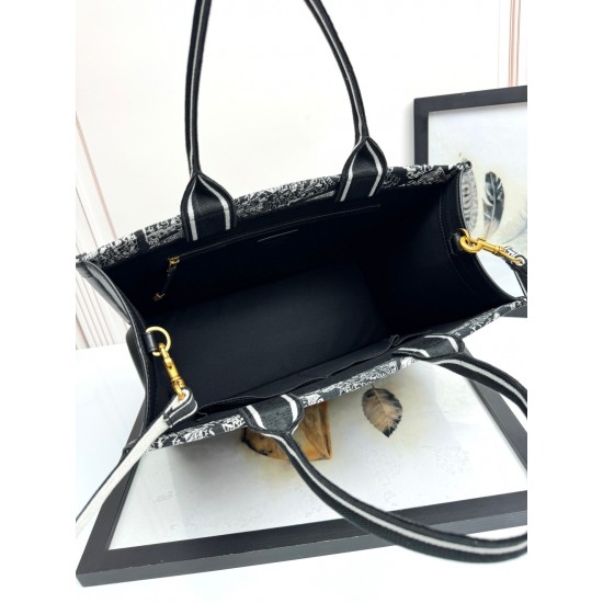 Tote book