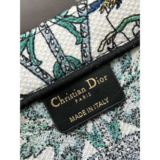 Tote book