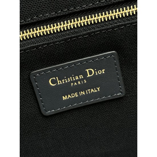 Tote book