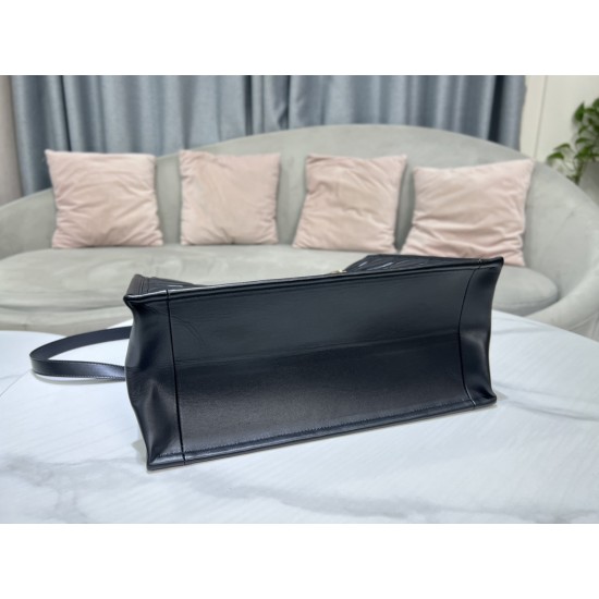 Tote book