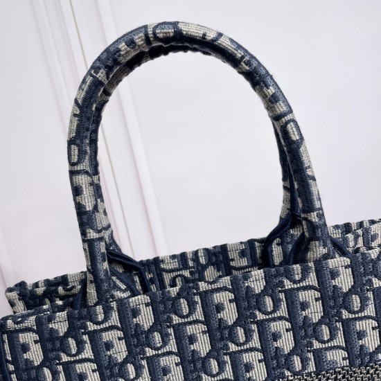 Tote book